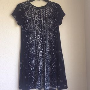 Short navy blue and white dress
